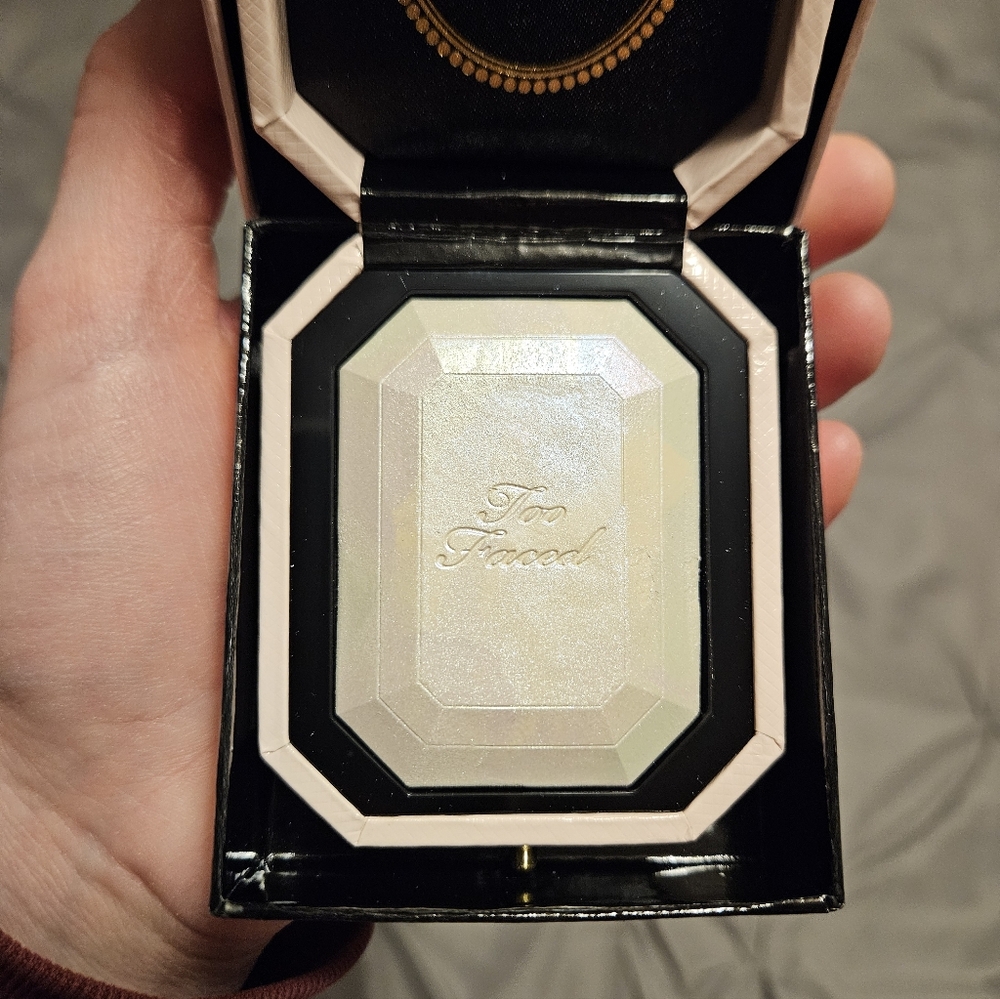 NEW Too Faced Diamond Light Highlighter In Diamond Fire